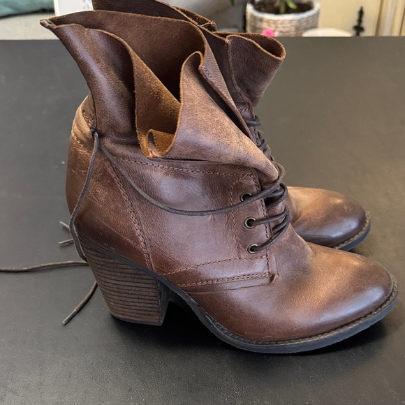 Steve Madden Brown Leather Ankle Boots - Picture 2 of 4
